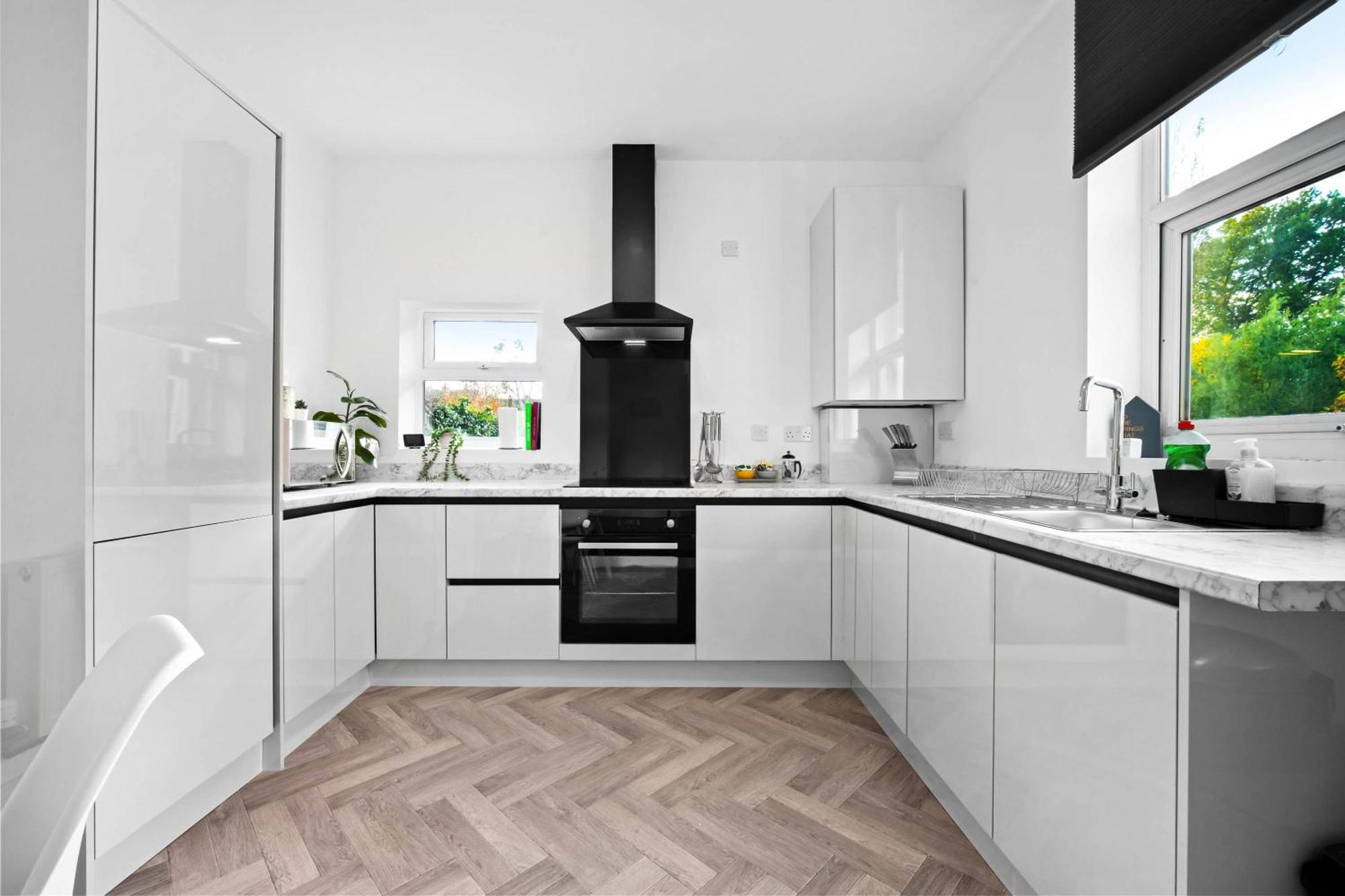 Luxury - Fast Wifi - Netflix - On Street Parking 1br *